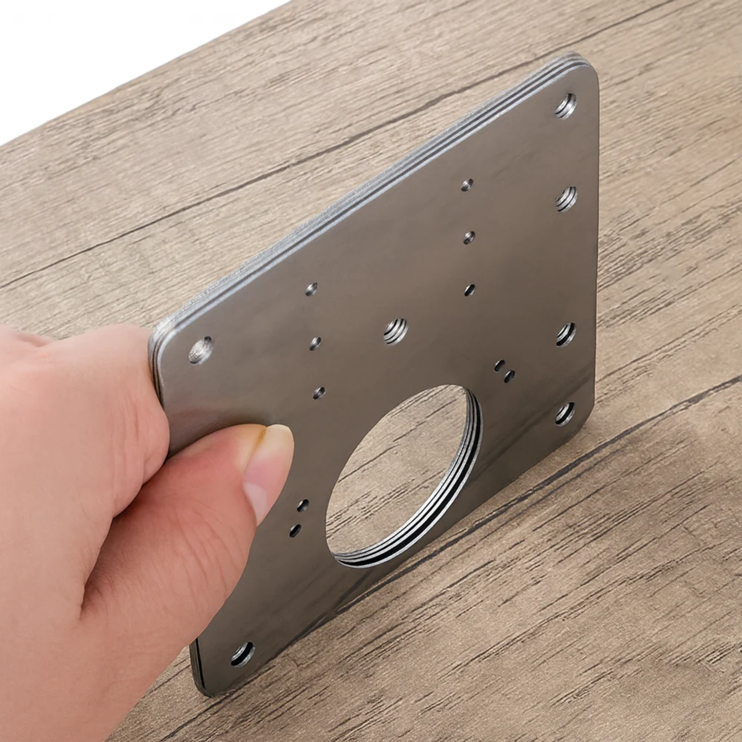 FixeCrochet™ | Le sauveur de charnière qui répare les portes de placard desserrées en 5 minutes